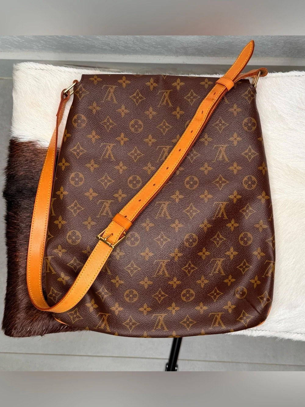 Louis Vuitton Musette Salsa GM Monogram Canvas Messenger 12.25” H Bag MΝ M51256